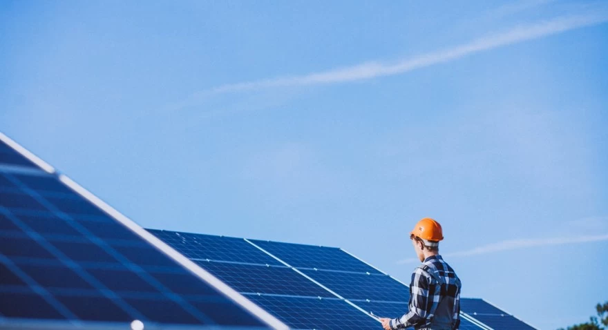 Berapa Lama Waktu yang Dibutuhkan untuk Memasang Sistem Solar Panel?